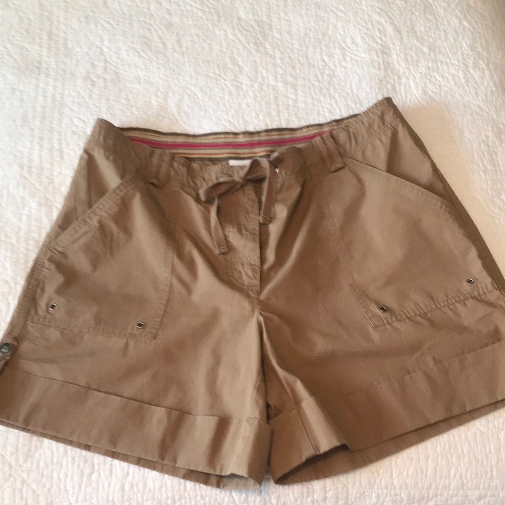 Liz Claiborne shorts with patch front and back pockets